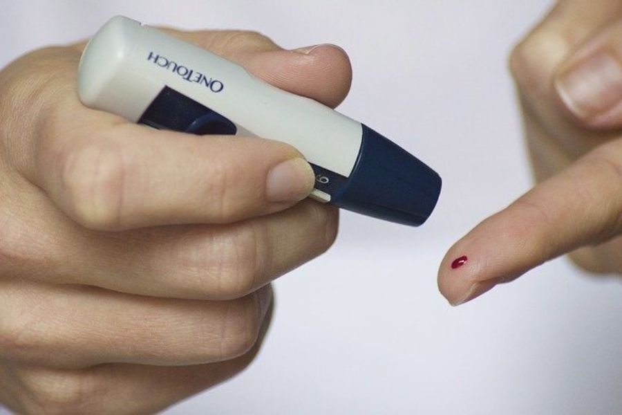 Is there a link between diabetes and skin allergies?