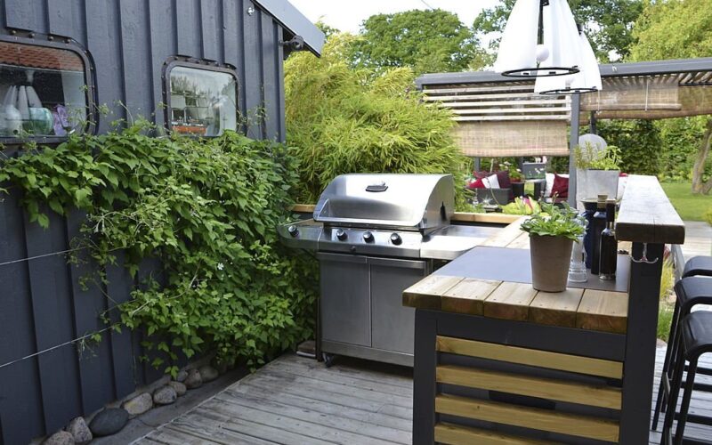 Outdoor Kitchens: The New Must-Have for Your Home