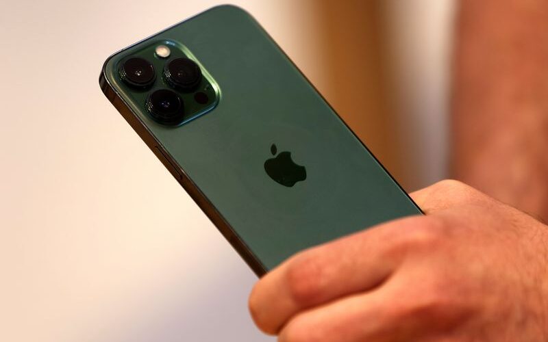 Brazil bans Apple from selling iPhones without chargers