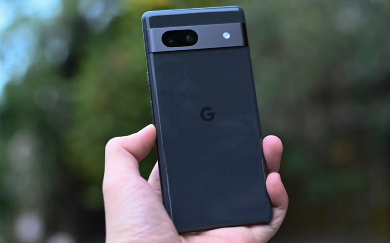 A new bright and cheerful coloring of the Google Pixel 7a has been leaked.