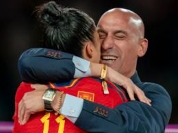 The head of Spanish football apologizes for giving the Women's World Cup champion an unwanted peck on the lips.