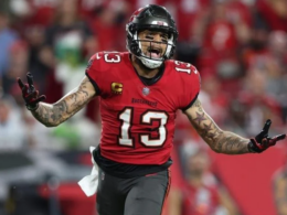 Mike Evans desires a new contract with the Buccaneers by Week 1.